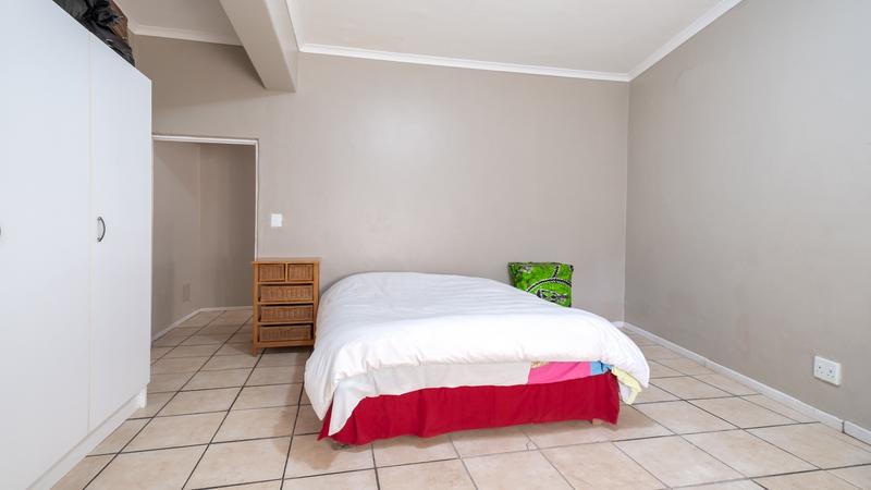 6 Bedroom Property for Sale in Kensington Western Cape